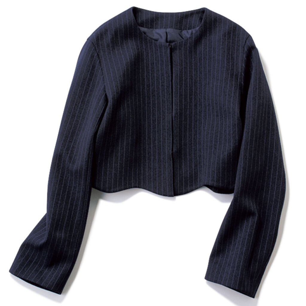 ピンストライプのショート丈ジャケット