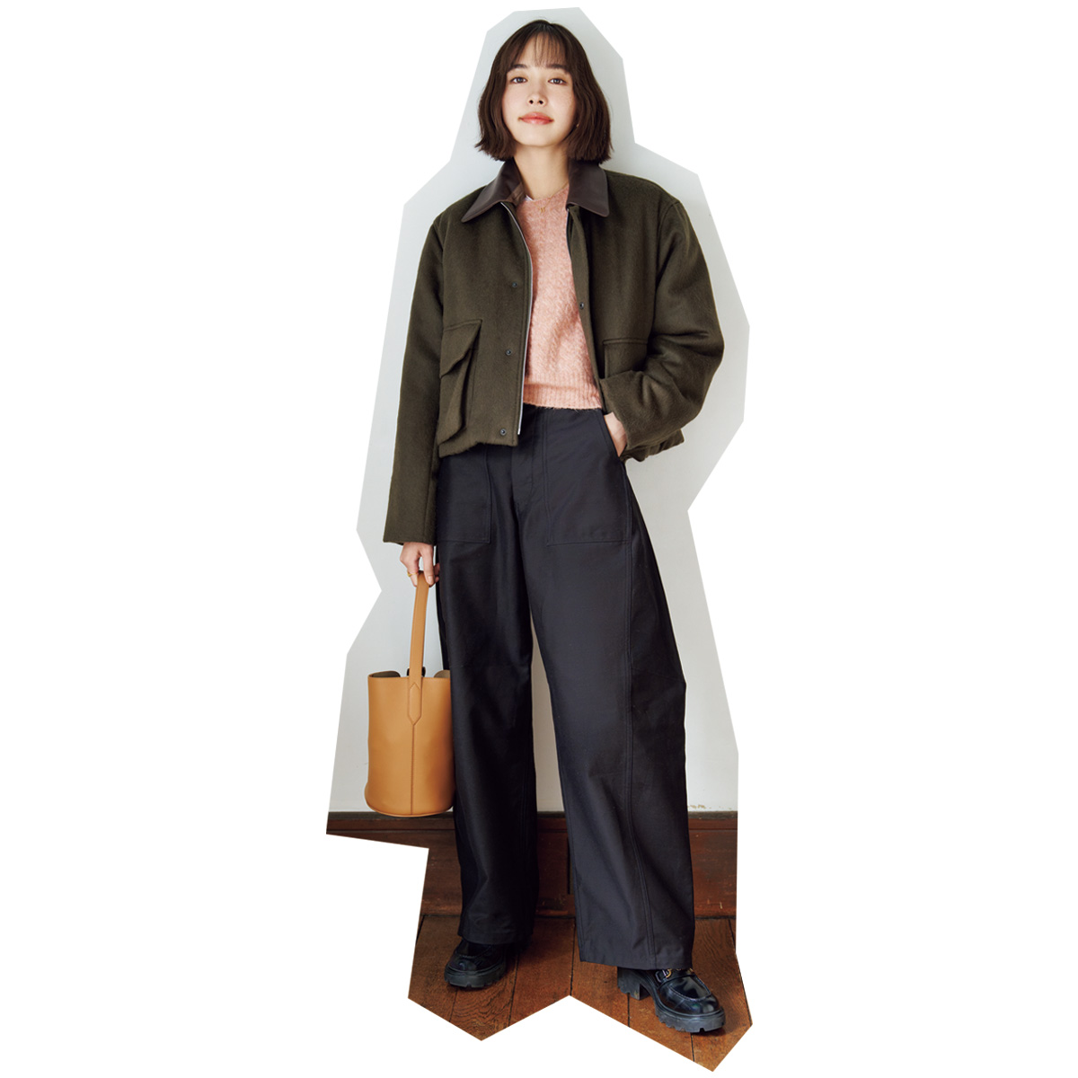 衿のレザーとフランネル素材の異素材MIXブルゾンにワイドパンツのコーデ