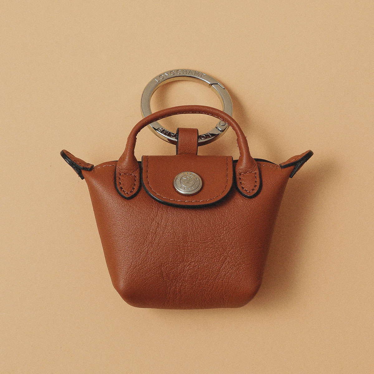 Longchampのエアポッドケース