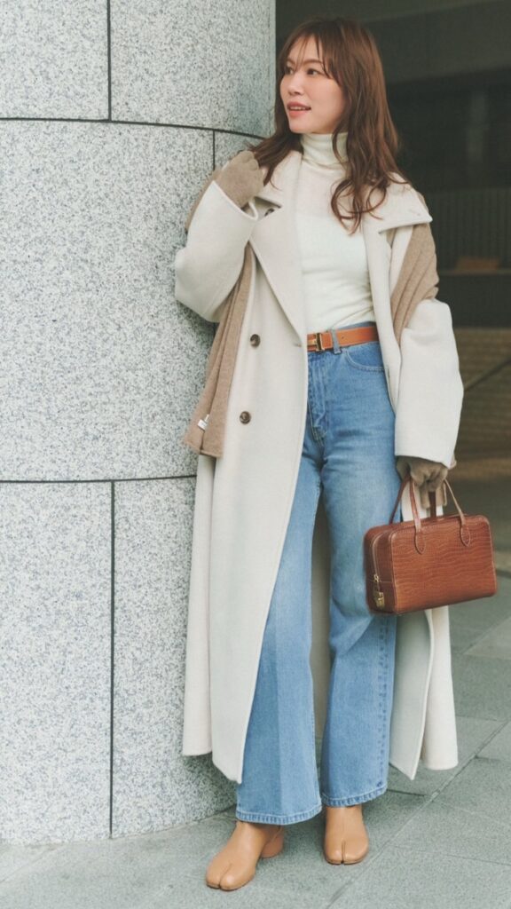 COAT：STUNNING LURE KNIT：SOEJU DENIM：GALLARDAGALANTE KNIT SCARF：Mila Owen KNIT GLOVES：ELBORN BOOTS：Maison Margiela