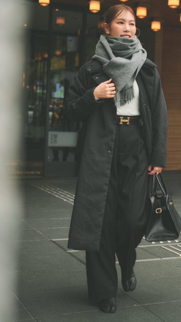 COAT：qualite KNIT：SOEJU KNIT SCARF：Mila Owen PANTS：birthdaybash BOOTS：Maison Margiela