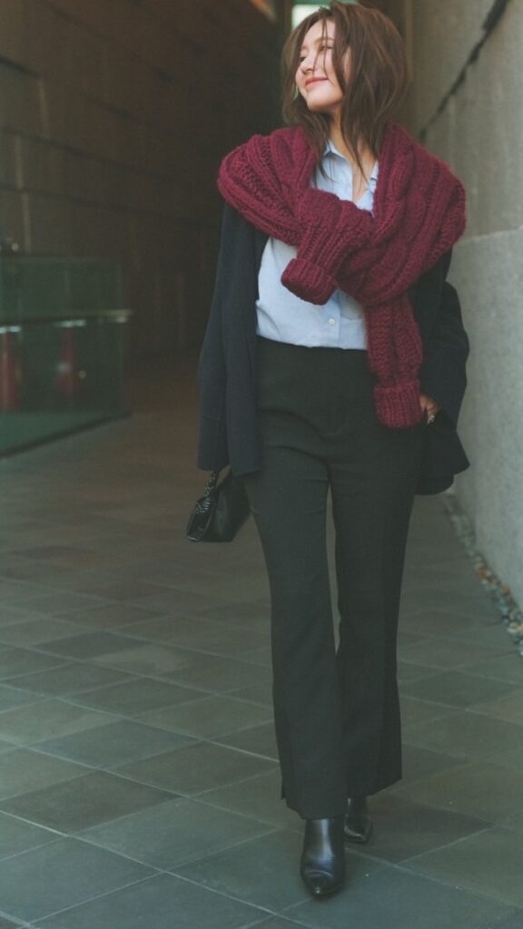 COAT：ánuans SHIRT：ánuans KNIT：l'aube blanc PANTS：kino the kei BAG：GANNI SHOES：DIANA