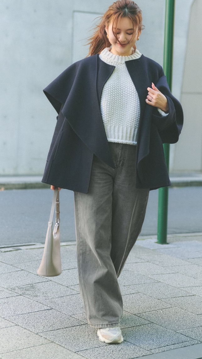 COAT：ánuans KNIT： l'aube blanc DENIM：ELBORN BAG：roh seoul SHOES：New Balance