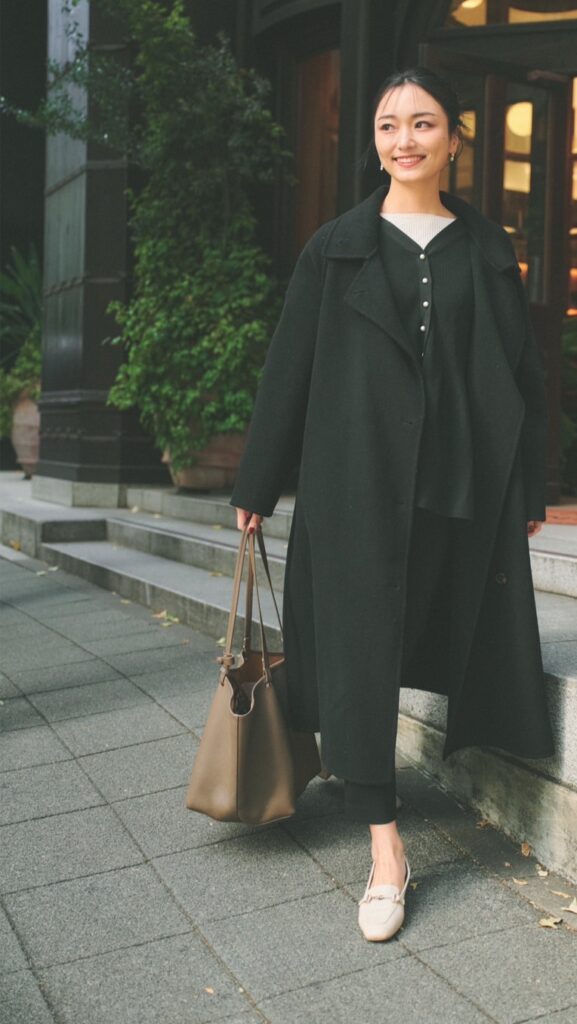 COAT：NO BRAND INNER KNIT：coca TOPS：coca PANTS：UNIQLO BAG：coccinelle PIERCED EARRINGS：NO BRAND