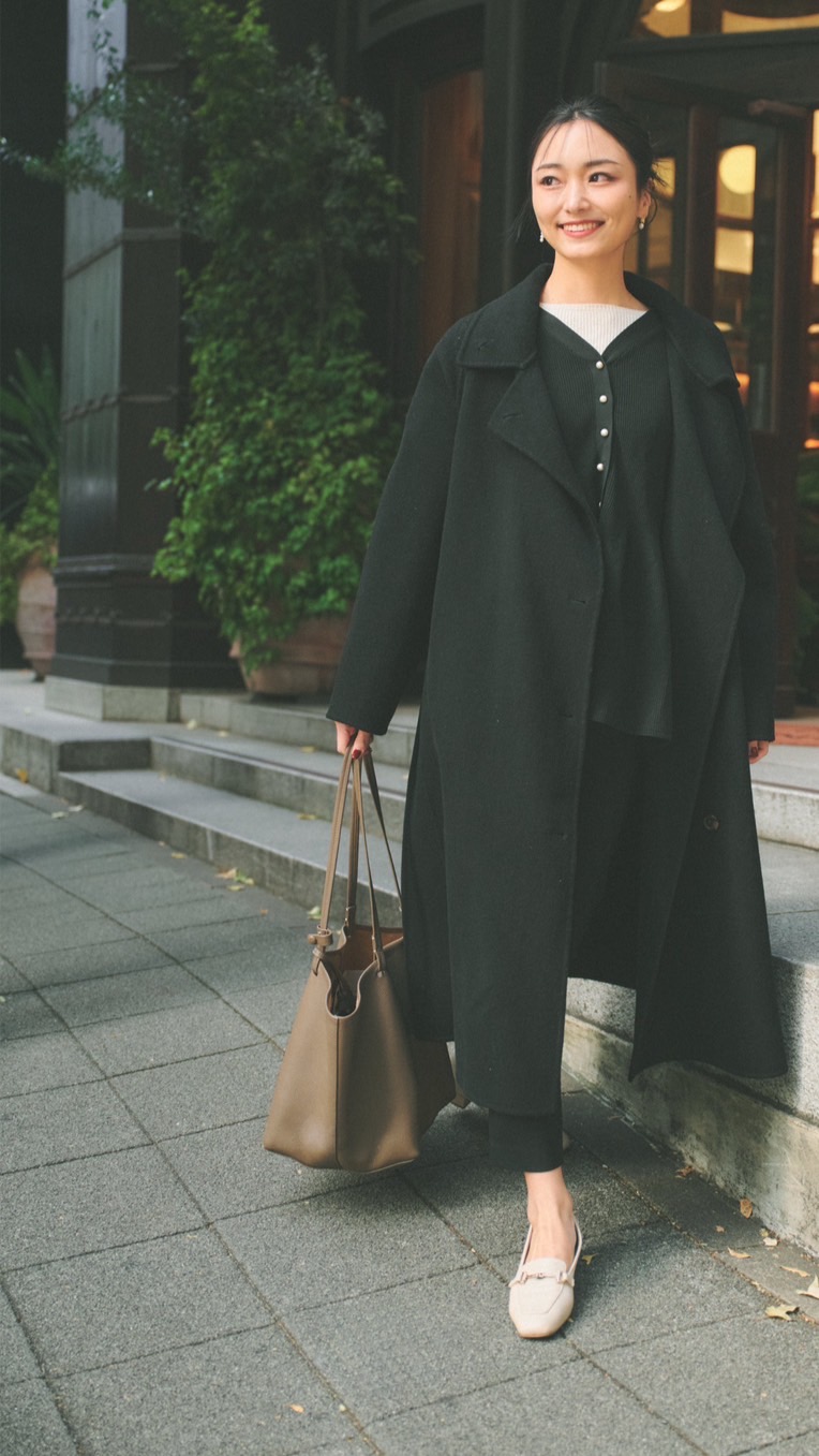 COAT:NO BRAND INNER KNIT:coca TOPS:coca PANTS:UNIQLO BAG:coccinelle PIERCED EARRINGS:NO BRAND