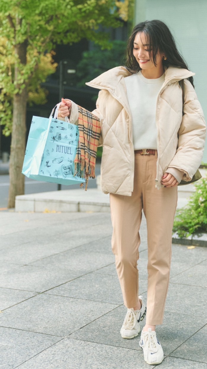 COAT:ZARA KNIT:UNIQLO PANTS:GU BELT:CELINE SHOES:NIKE×Stüssy BAG:Longchamp PIERCED EARRINGS:SLOBE IENA KNIT SCARF:BURBERRY