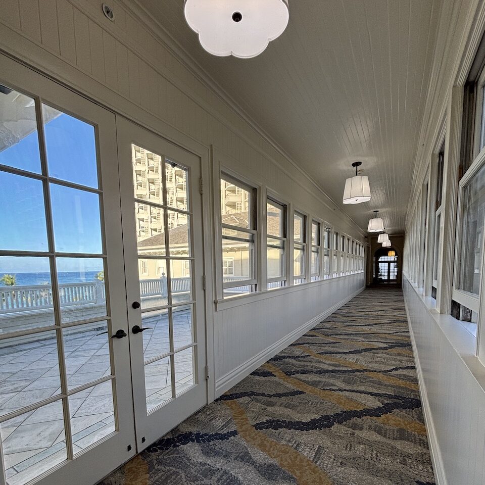 モアナサーフライダー ウェスティン リゾート＆スパ ワイキキビーチの廊下