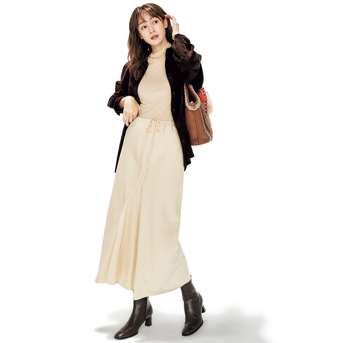 ロングスカートにコーデュロイシャツのコーデ