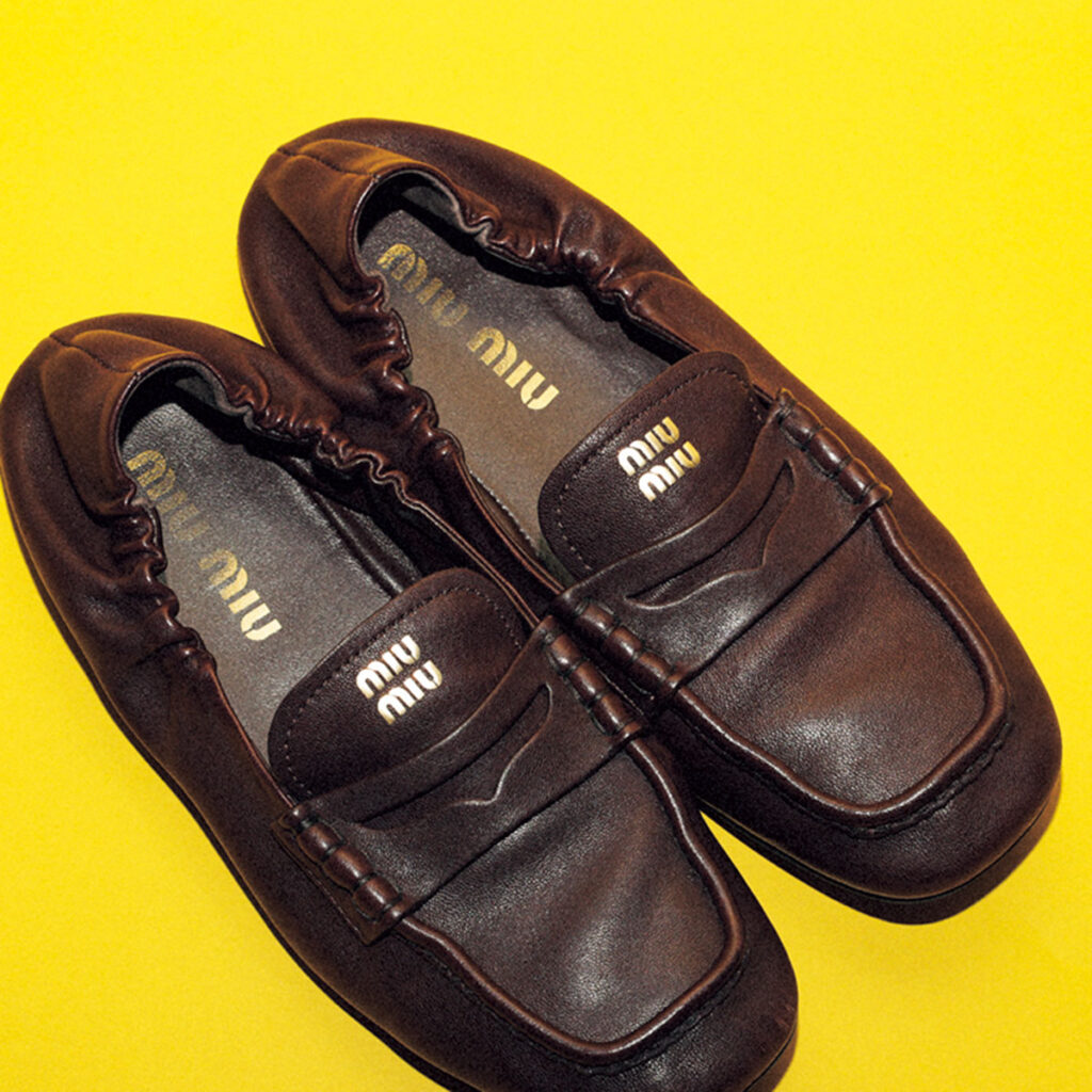 MIU MIUのローファー