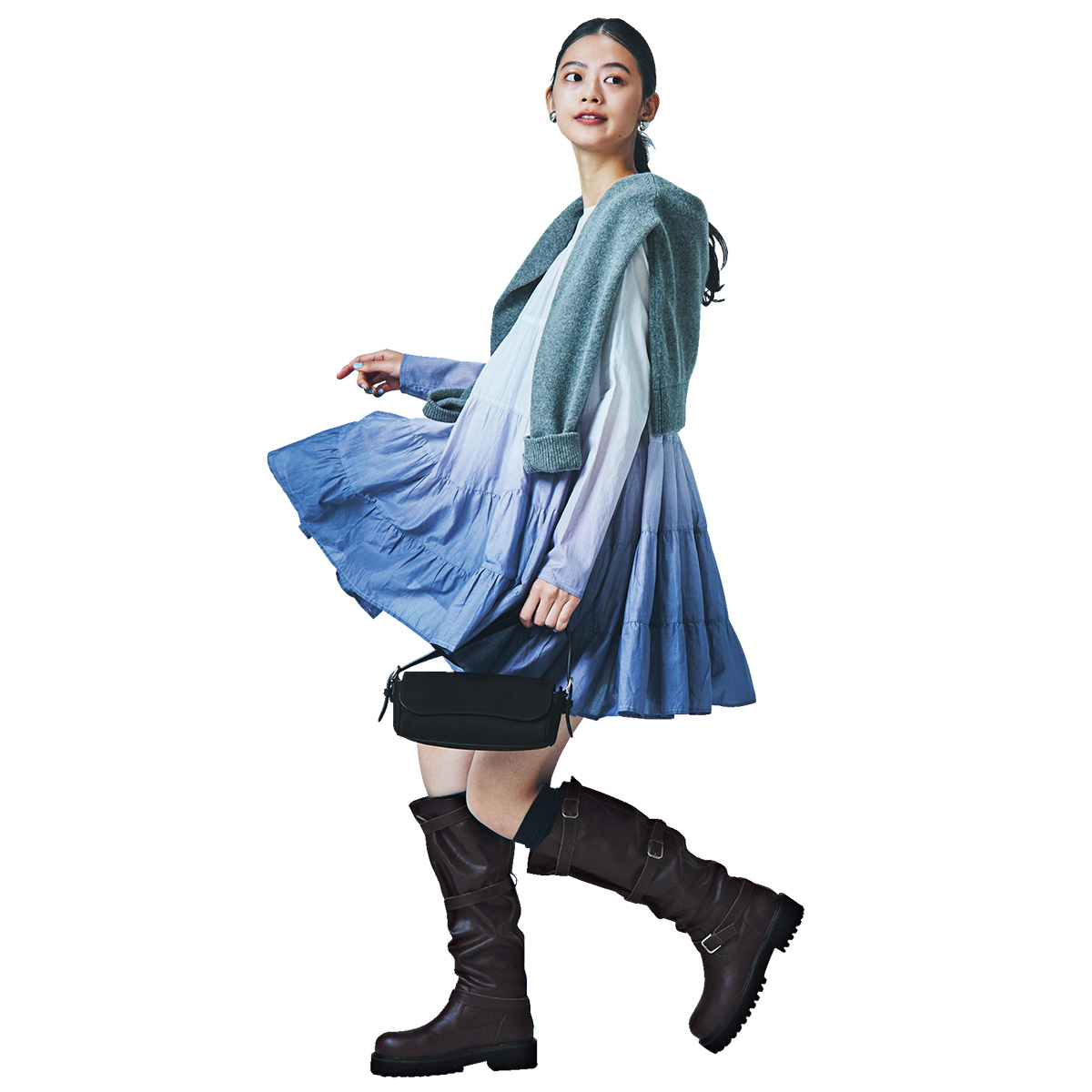 ミニワンピとボリュームブーツのコーデ