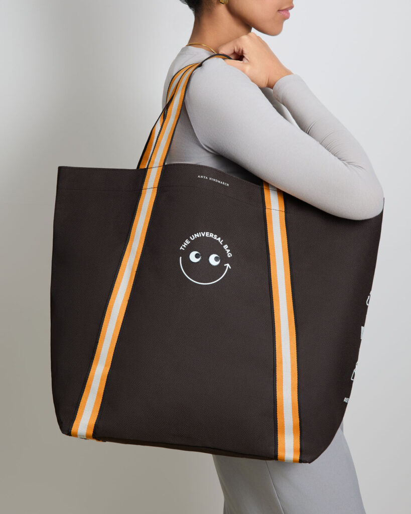完売必至】アニヤ・ハインドマーチの大人気「The Universal Bag」に