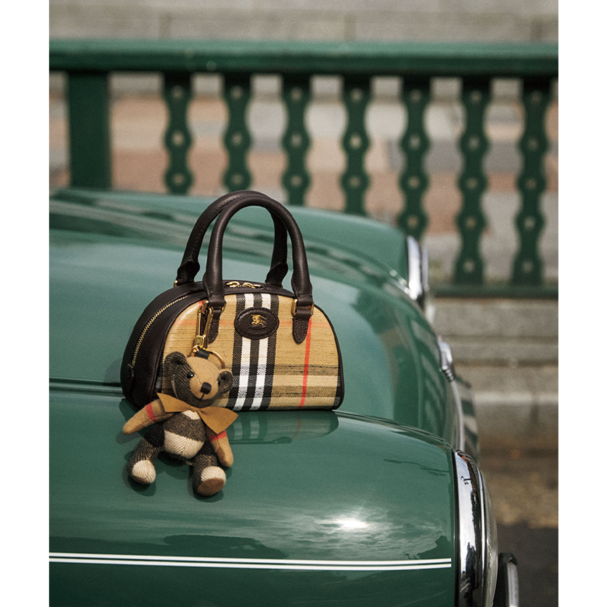 ミニ ハイランド ボウリングバッグとトーマスベアのチャーム