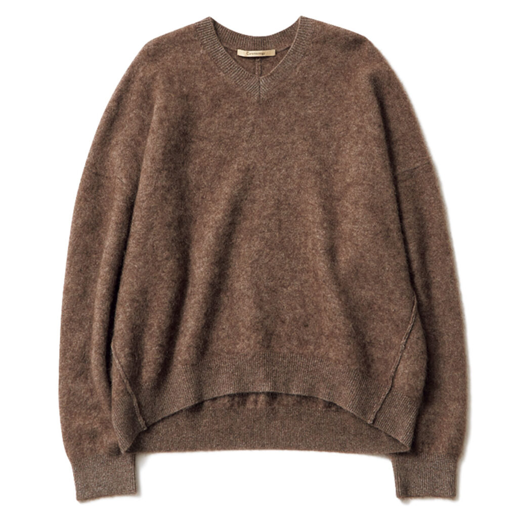 ライトブラウンのモヘアニット