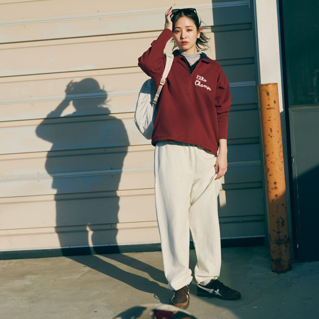 ハーフジップからタートルとポロ衿をのぞかせたコーデ