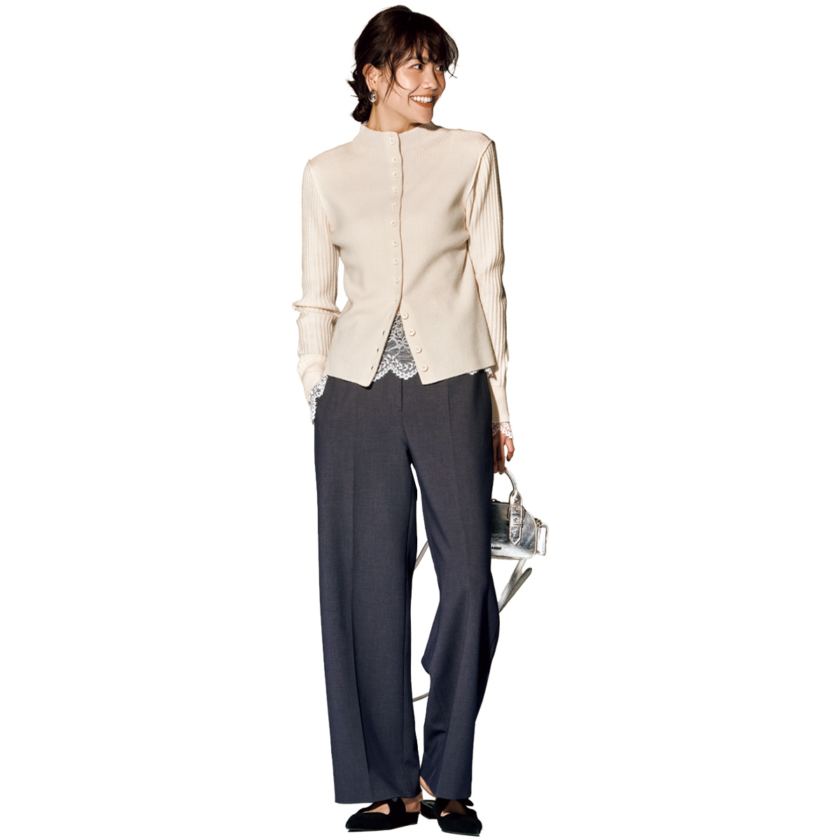 センタープレスのグレーパンツにカーディガンのコーデ