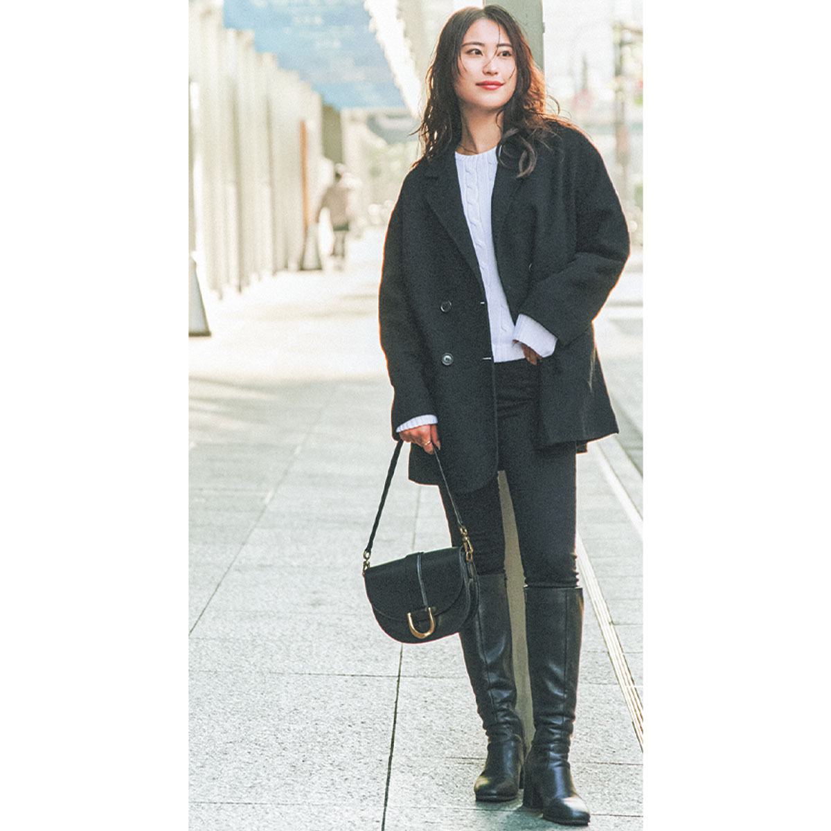 ショートピーコートとロングブーツのコーデ