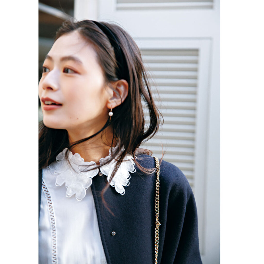 レース襟ブラウス