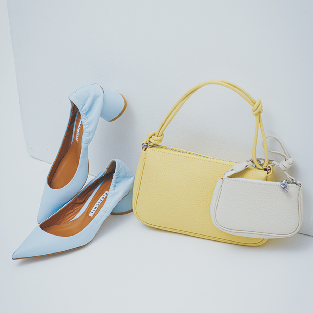 パステルカラーの小物