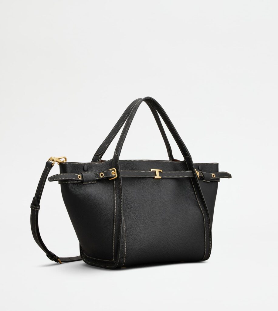 トッズ T タイムレス バッグ。ブラックのカーフレザーにTメタル金具付きトートバッグ