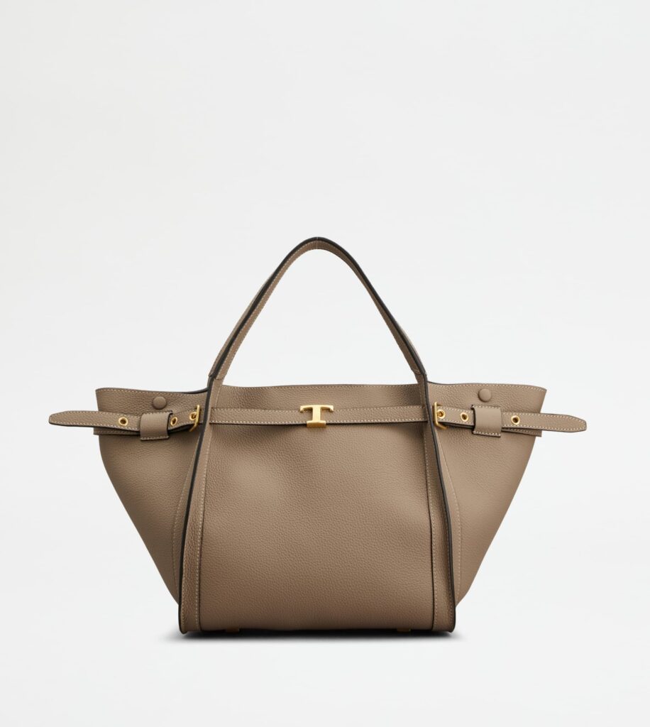 トッズ T タイムレス バッグ。ベージュのカーフレザーにTメタル金具付きトートバッグ