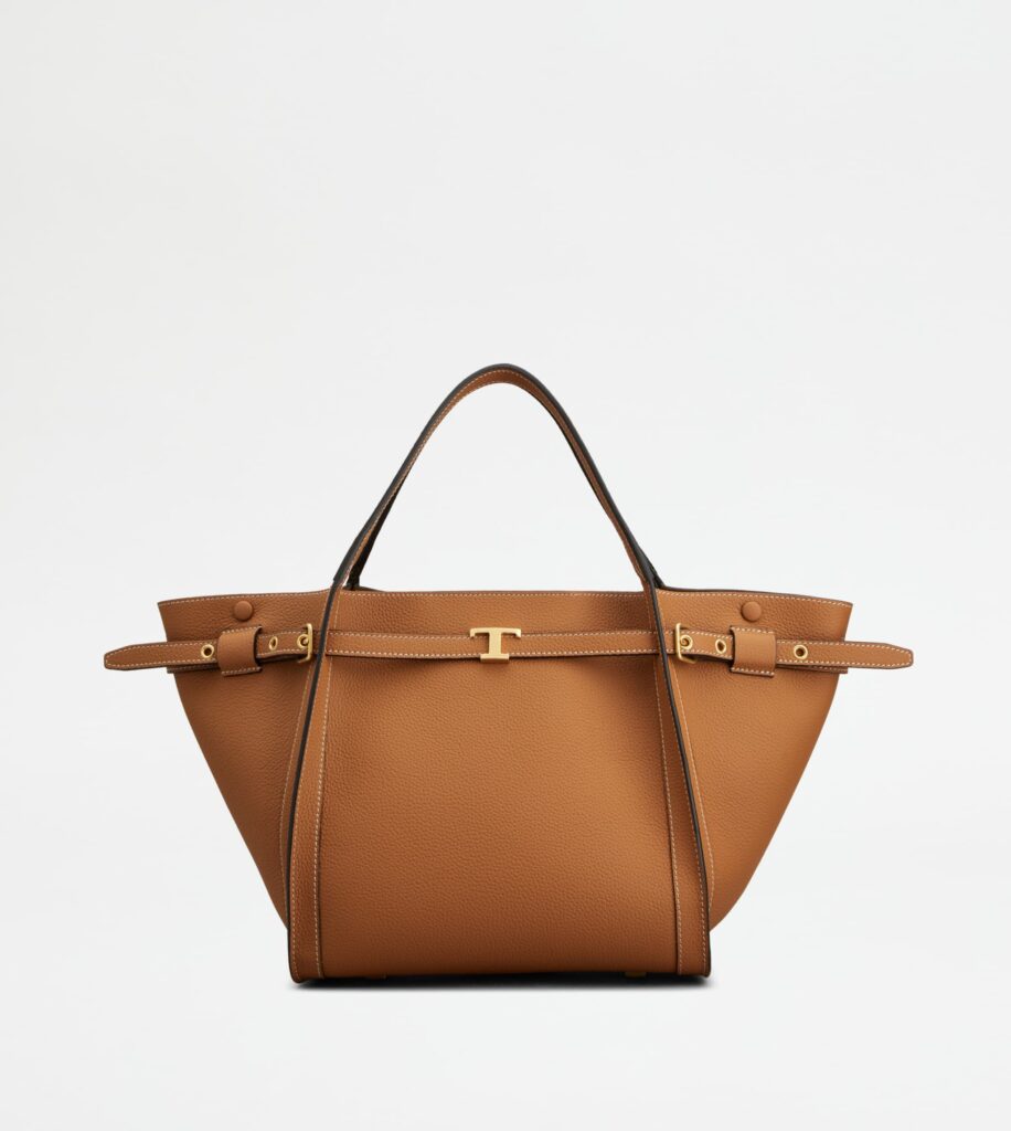 トッズ T タイムレス バッグ。ブラウンのカーフレザーにTメタル金具付きトートバッグ