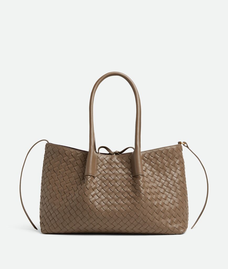 ボッテガヴェネタ ピナコテーカ。リバーシブル仕様のベージュのイントレチャートレザートート