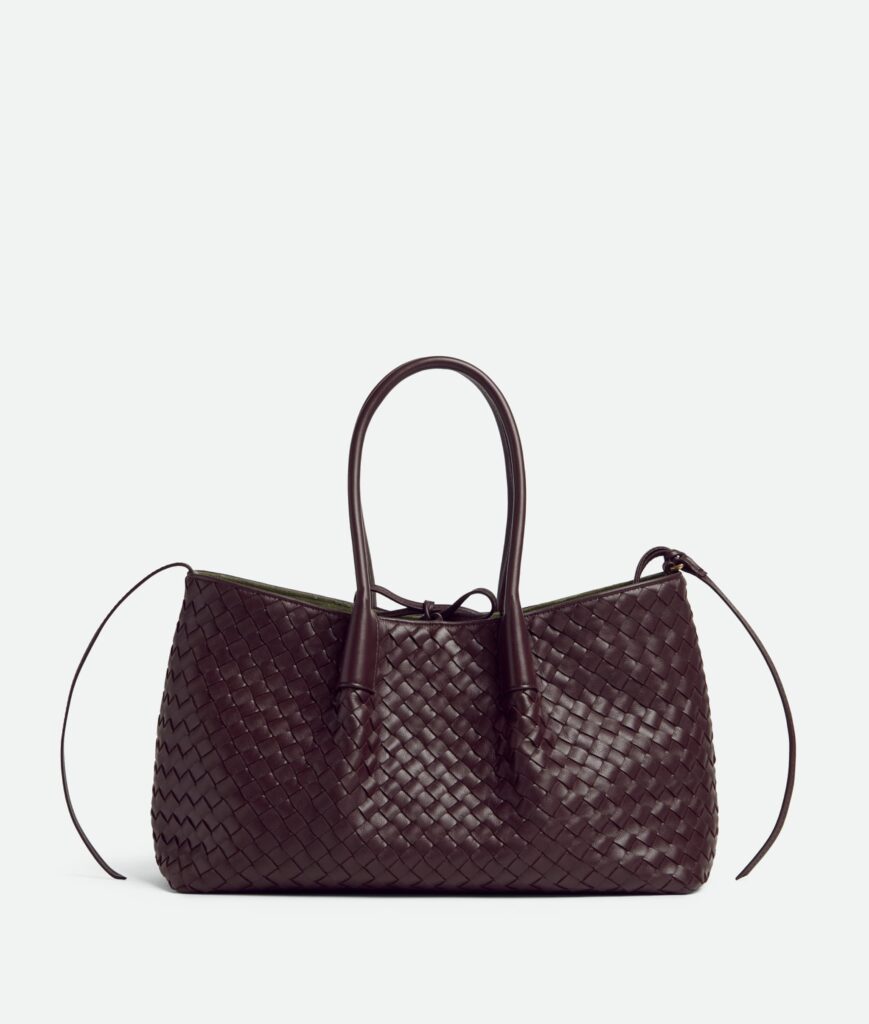 ボッテガヴェネタ ピナコテーカ。リバーシブル仕様のバーガンディのイントレチャートレザートート