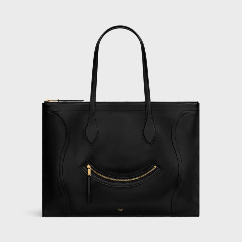 セリーヌ カバ ニューラゲージ。ブラックのグロッシーカーフスキンの薄型トート。フロントジップ付き