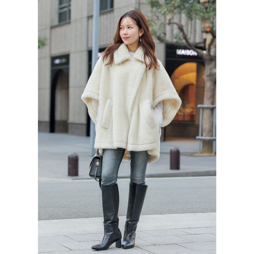ケープタイプのテディとロングブーツのコーデ