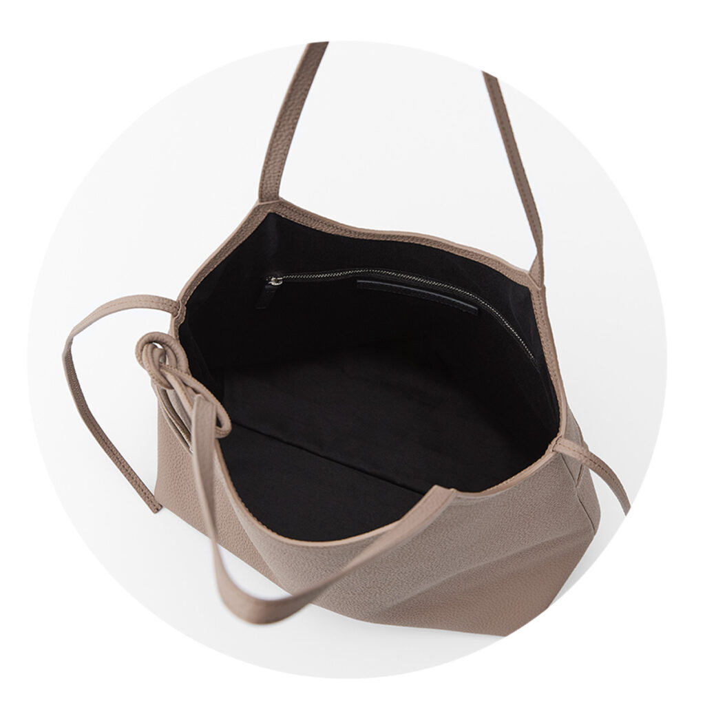 スラウチーフォルムのバッグ