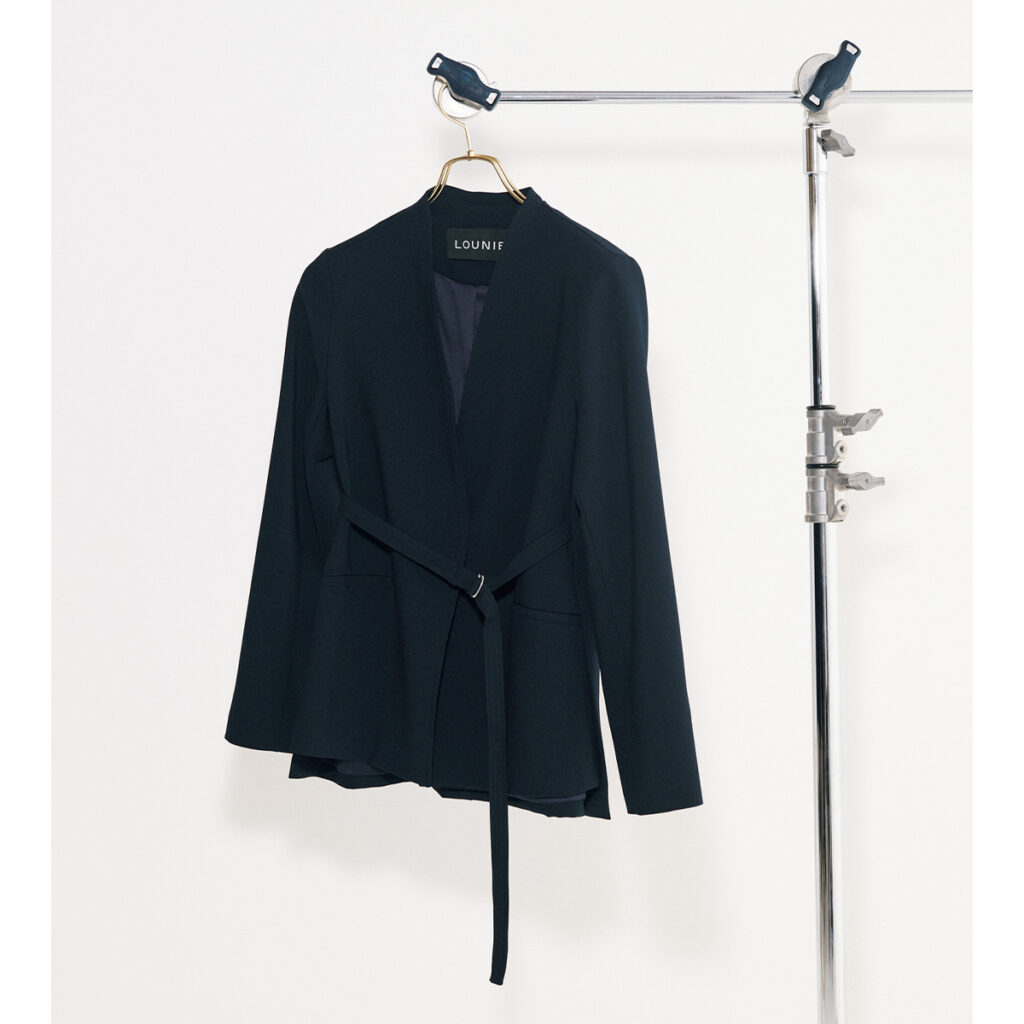 細ベルト付きジャケット