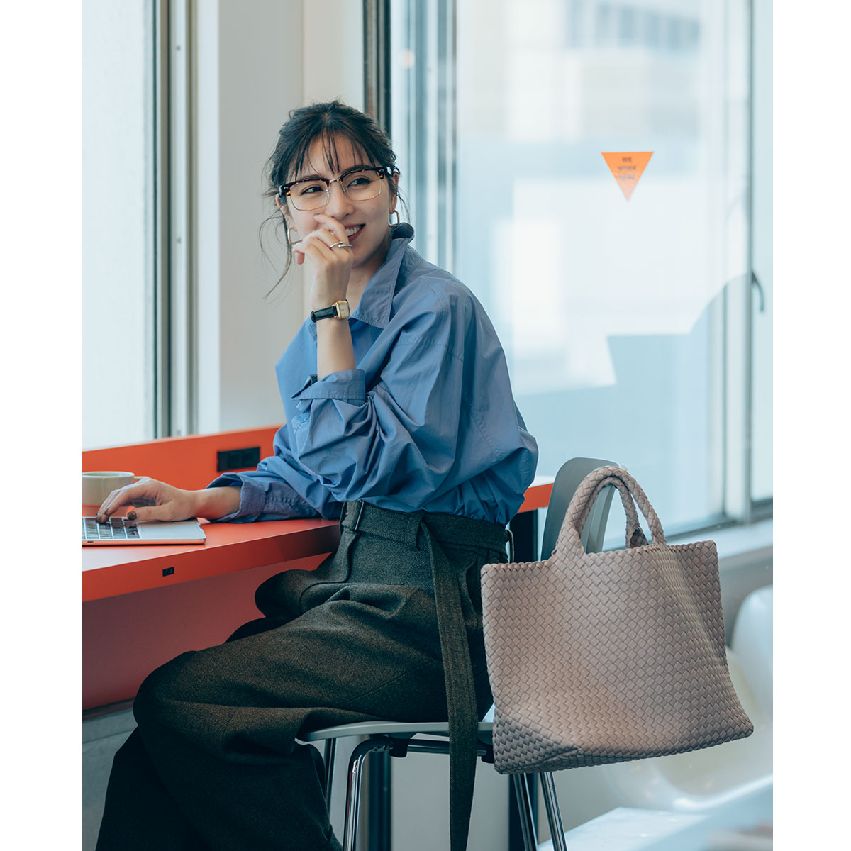 ブルーシャツのコーデ