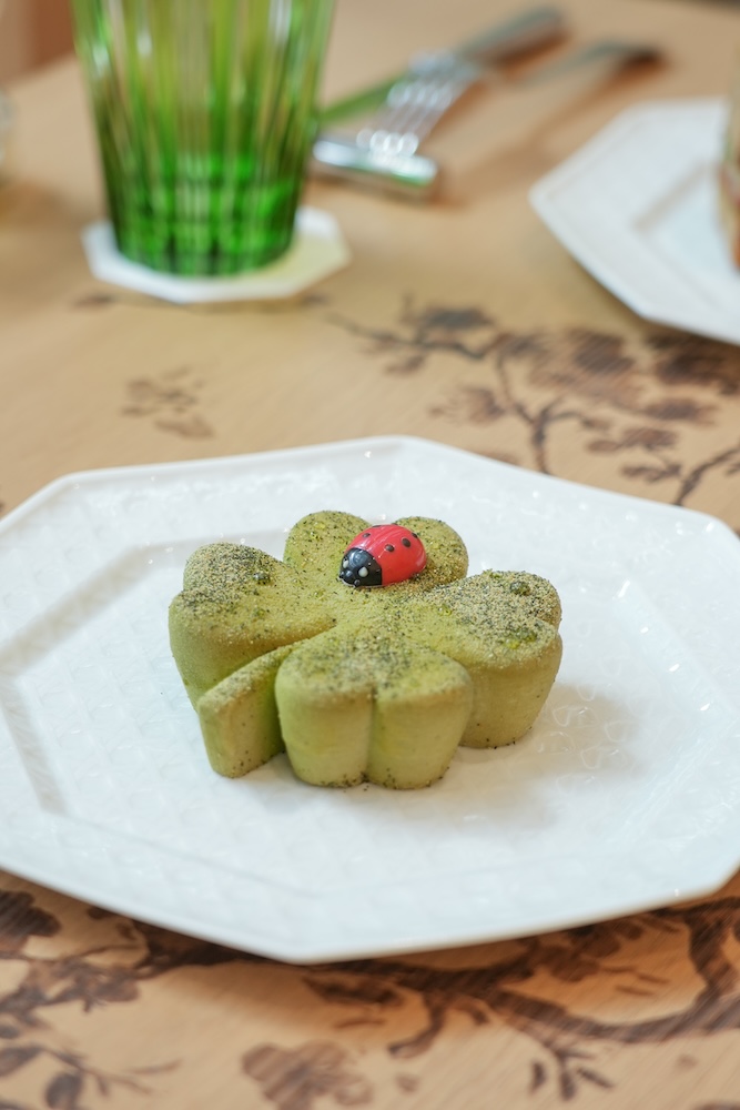 カフェ ディオール by アンヌ＝ソフィー・ピック バンブー パビリオンのスイーツ