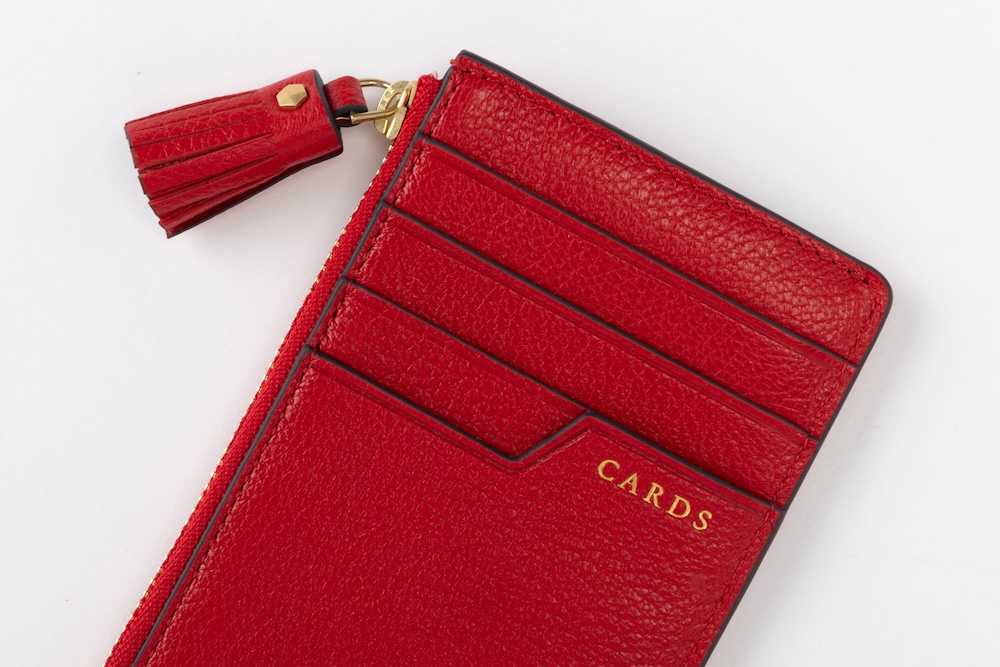 アニヤ・ハインドマーチから登場した日本を代表するキャンディ「milky（ミルキー）」をモチーフにしたスペシャルなレザーアイテムのmilkyジップ・カードケース