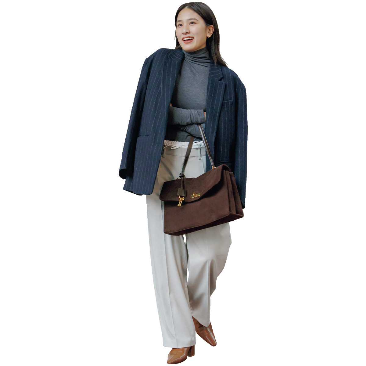 グレータートルにストライプシャツのコーデ