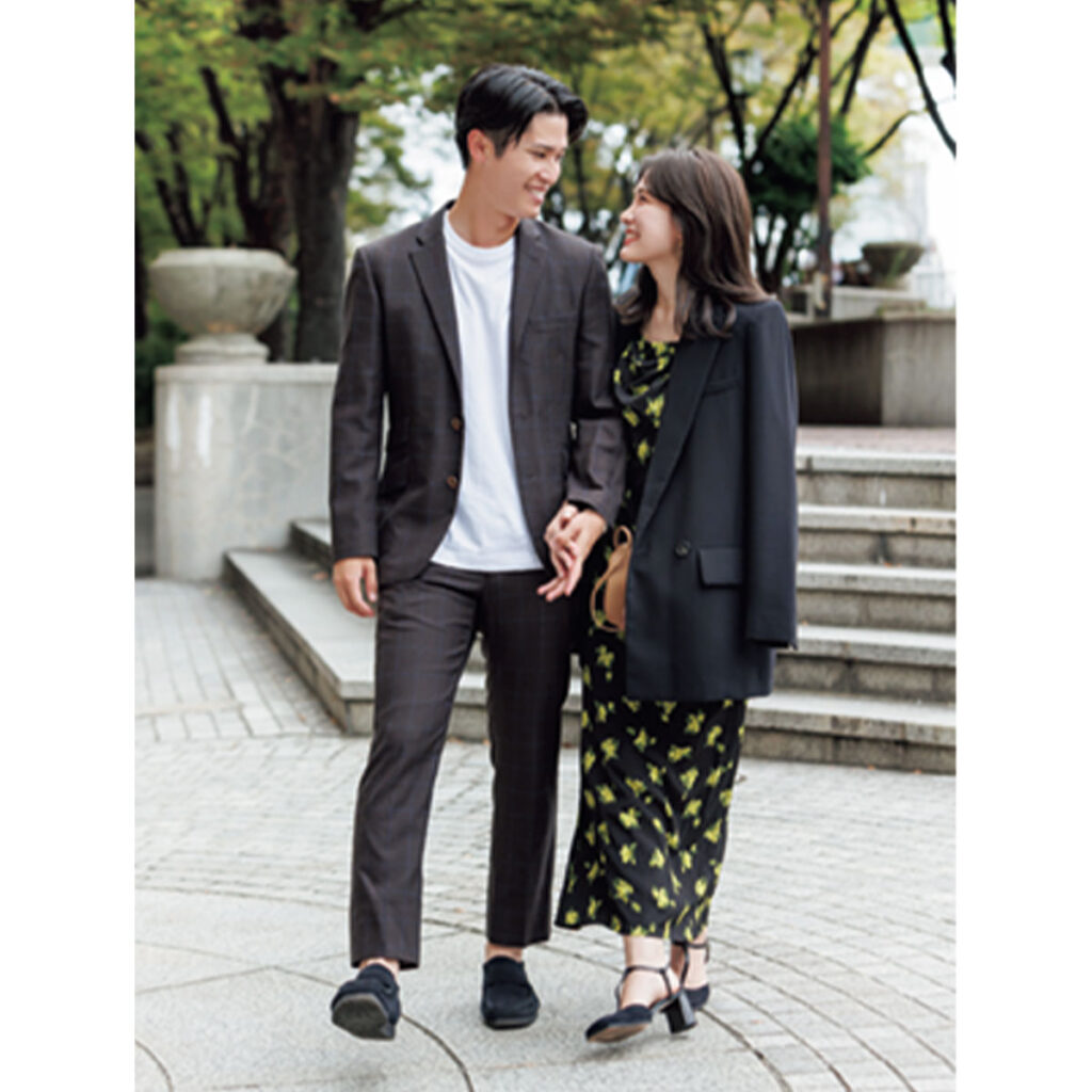 柄ワンピにジャケットのコーデ