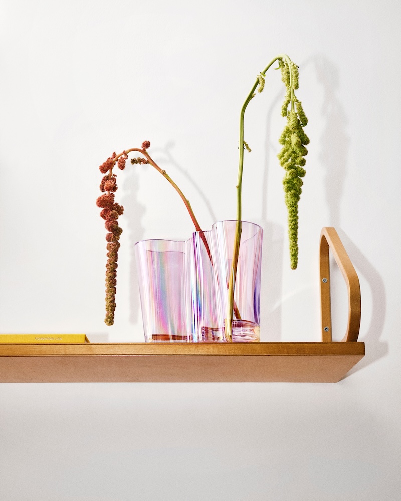 イッタラのアアルトベース誕生90周年記念の数量限定コレクションAalto City Vaseの東京デザインの花瓶