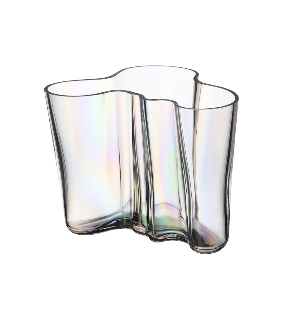 イッタラのアアルトベース誕生90周年記念の数量限定コレクションAalto City Vaseのニューヨークデザインの花瓶