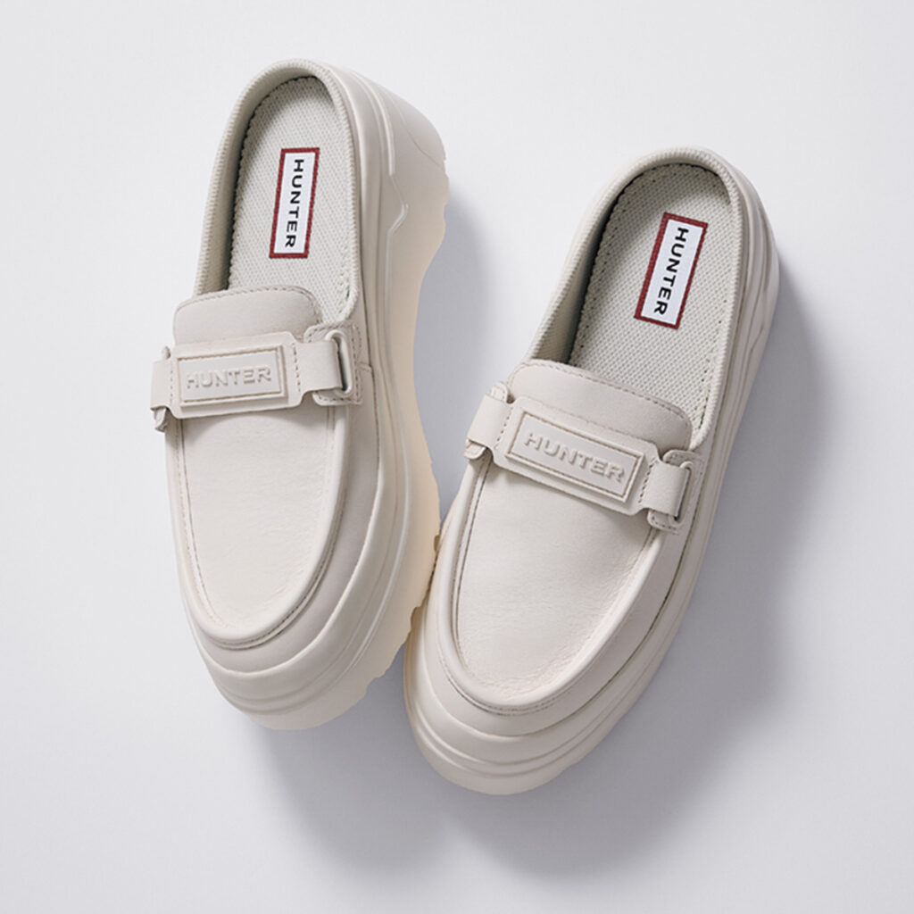 耐水レザーのローファー