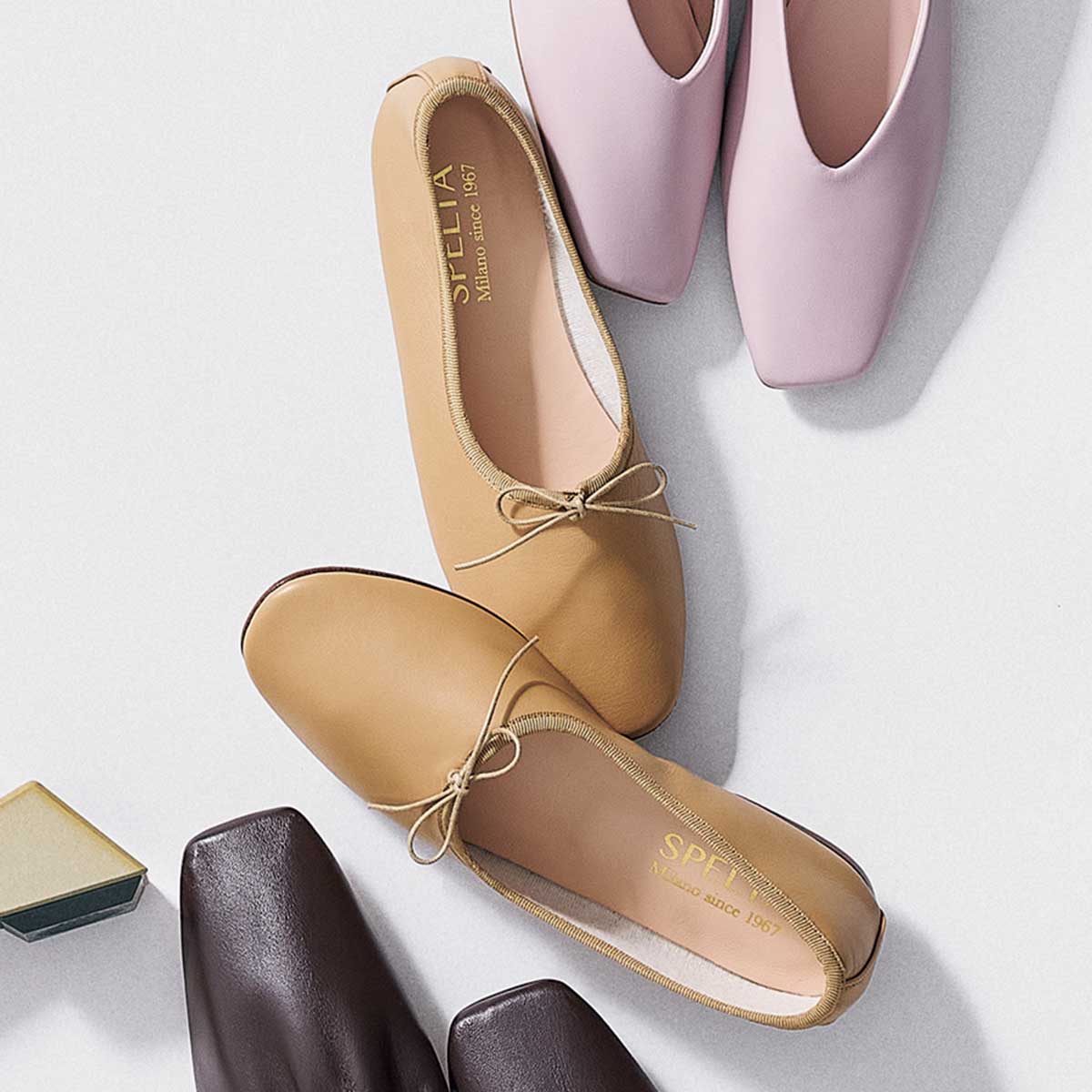 キャメルのリボンシューズ