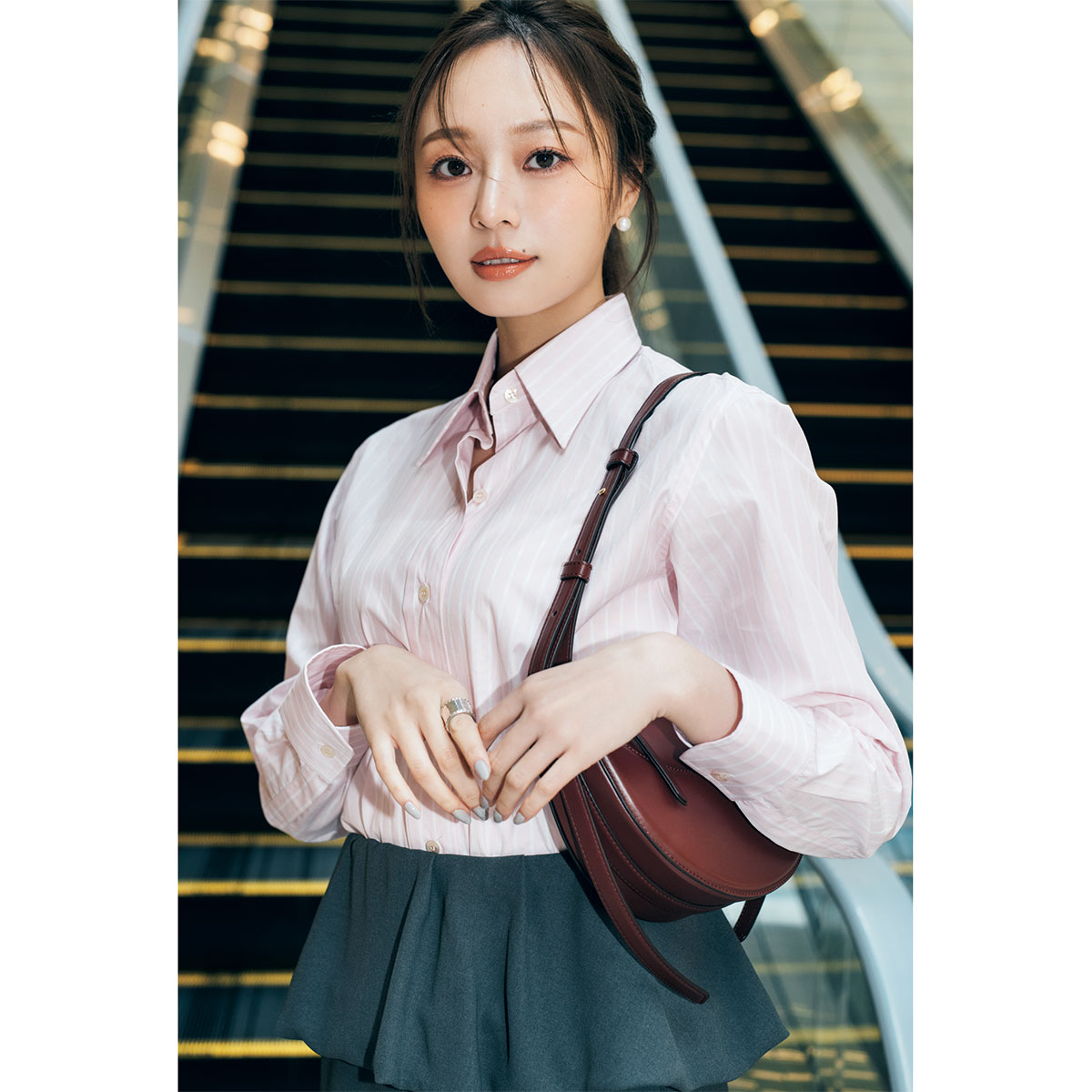 ピンクシャツのコーデ