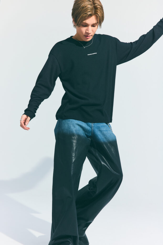 三代目 J SOUL BROTHERS　岩田剛典　全身