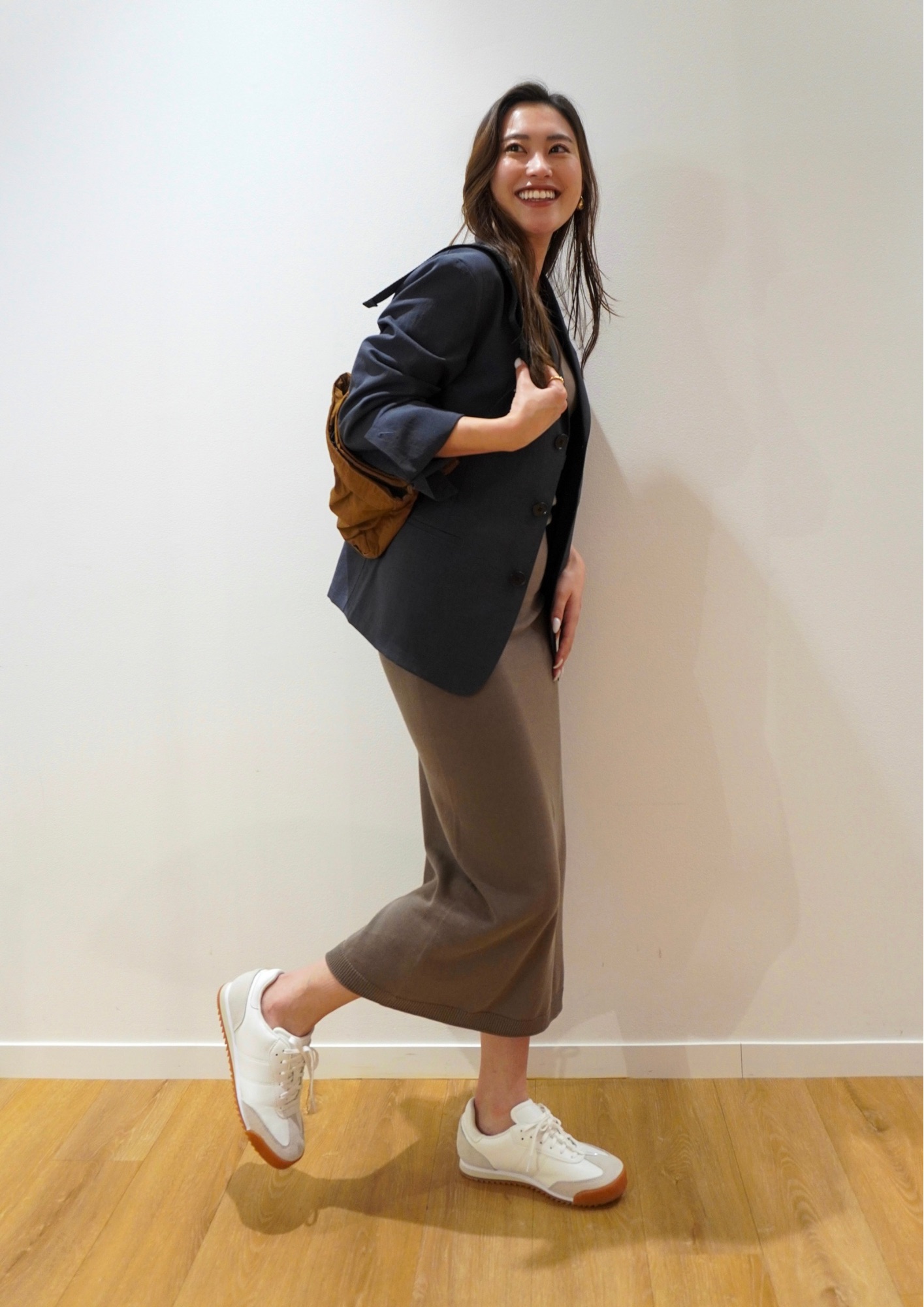 ユニクロユーの新作ジャケットとタイトワンピースのカジュアルコーデ