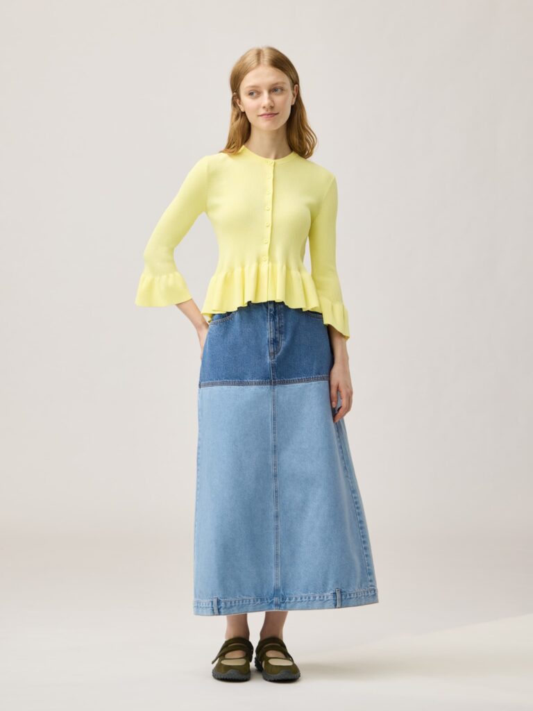 袖と裾にフリルをあしらったイエローカーディガン