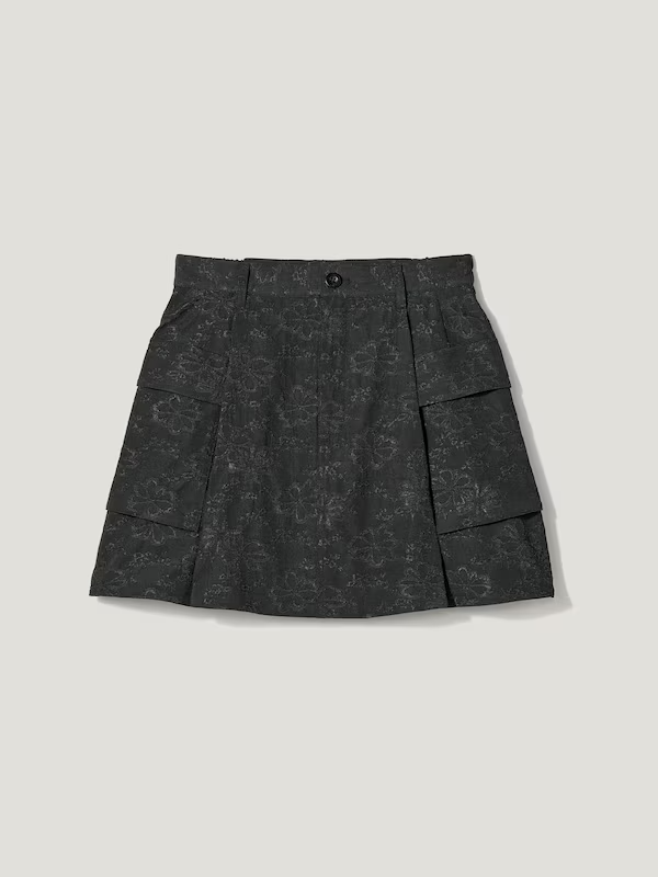 ジャガード素材の黒のユーティリティスコート