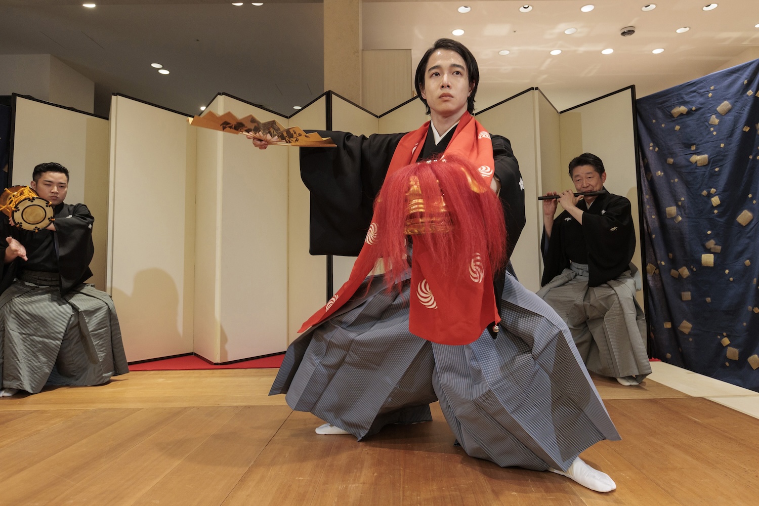 リニューアルオープンしたオメガブティック阪急うめだ本店に訪れた歌舞伎俳優の片岡千之助さん