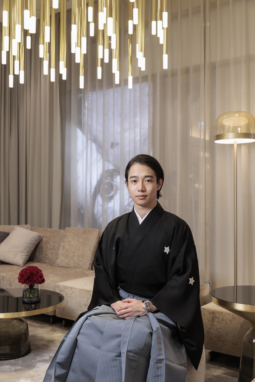 リニューアルオープンしたオメガブティック阪急うめだ本店に訪れた歌舞伎俳優の片岡千之助さん