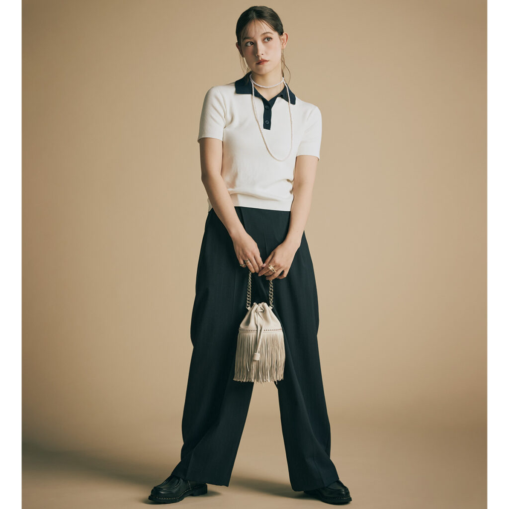 ユニクロのバイカラーニットポロとワイドパンツのコーデ