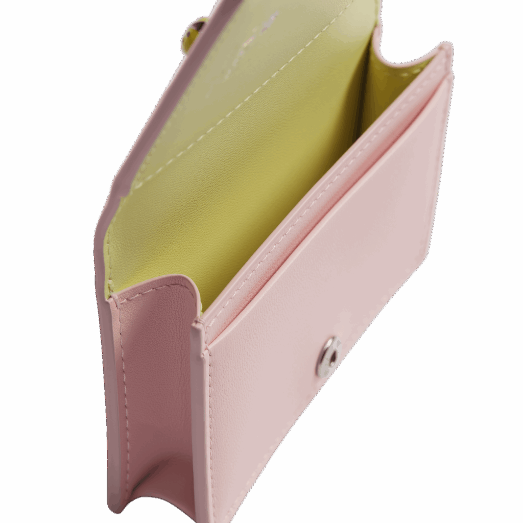 内装はイエローのバイカラー仕様