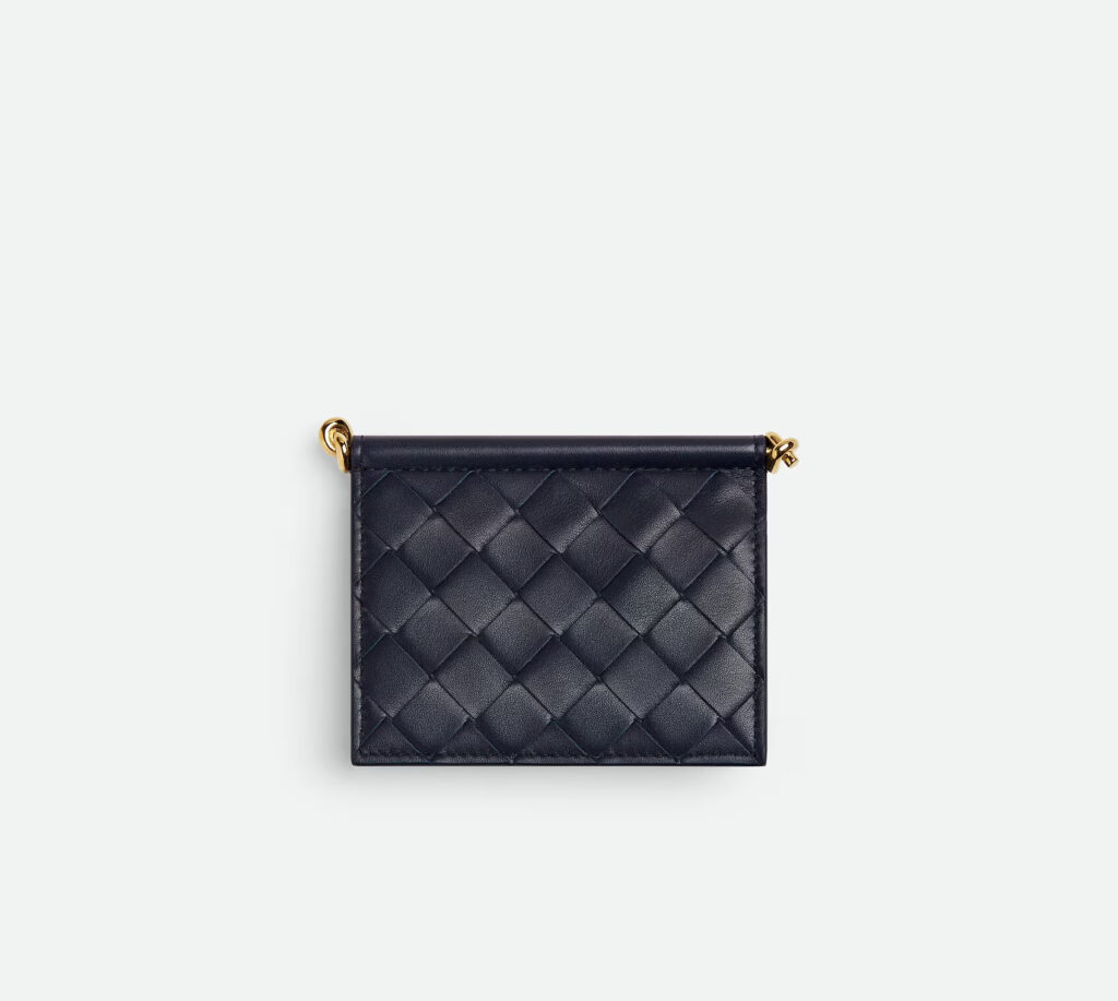 イントレチャートレザーとゴールドのノットをあしらったボッテガ・ヴェネタのビジネスカードケース